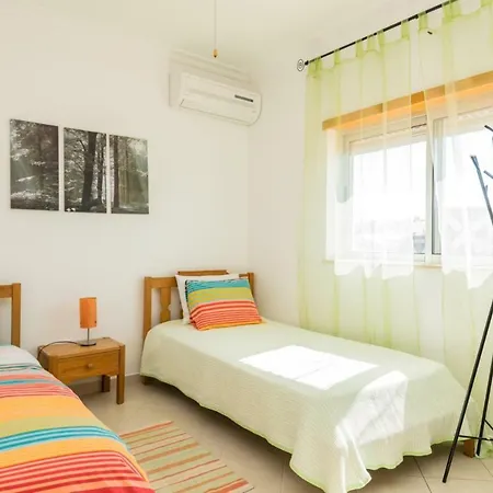 Apartament Akisol Cross *